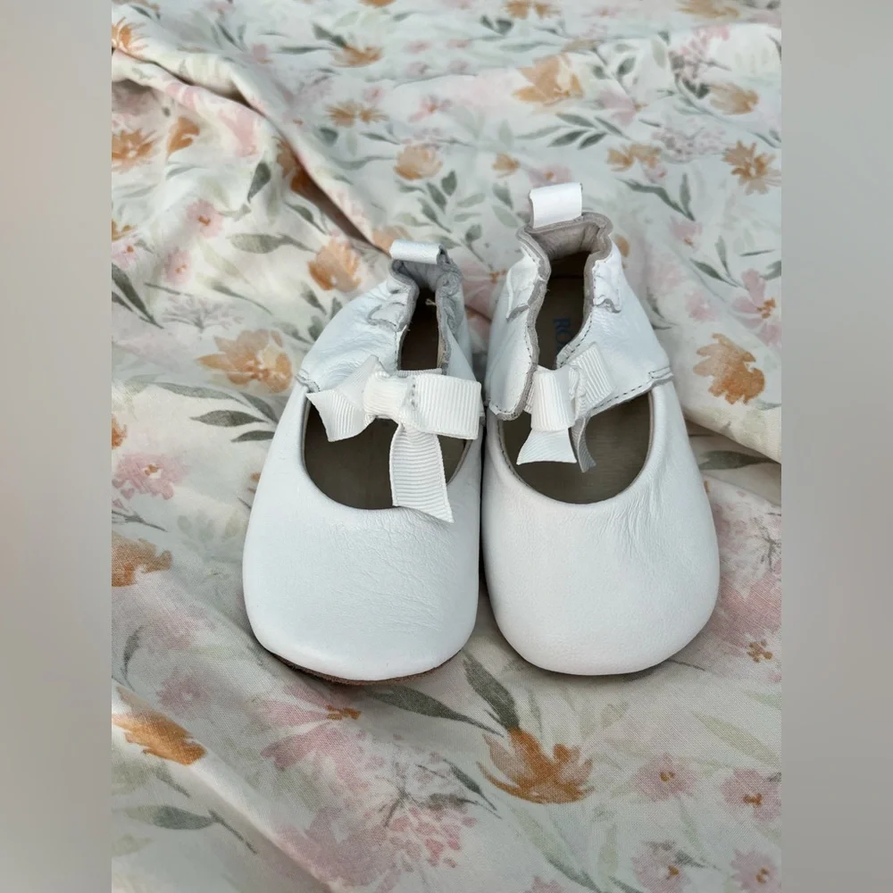 Robeez White Leather Baby Shoes - Picture 4 of 9